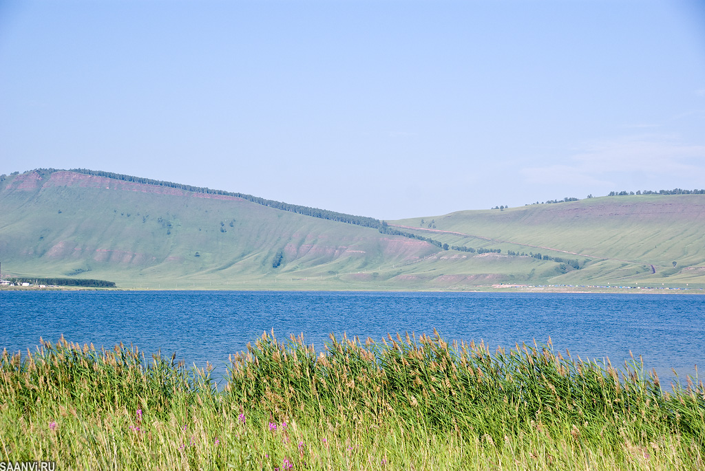 Озеро Учум Хакасия. Озеро Учум Красноярский край. Озеро Учум с горы.
