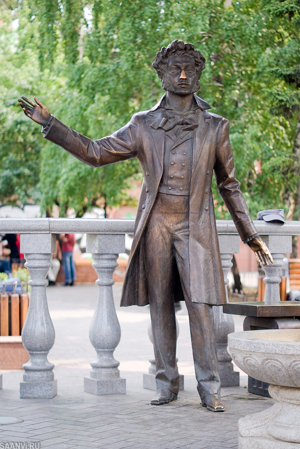 Фигура А. С. Пушкина - одно из самых известных памятников в России